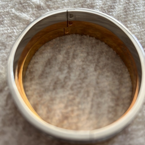 Bracelets - Picture 8 of 12